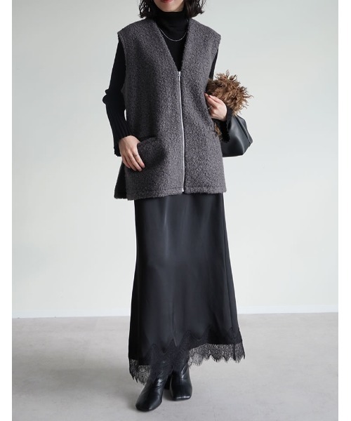 Re:EDIT(リエディ)の「フェイクボアファスナー付きベスト(ベスト・レディース・グレー/グレイッシュベージュ/ブラウン・MEDIUM/LARGE)」の4枚目の写真