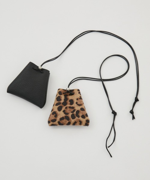 FUULLY STUDIO(フーリィーステューディオ)の「マルチショルダーストラップ / リップケース(チャーム・レディース・レオパード/ブラック・FREE)」の2枚目の写真