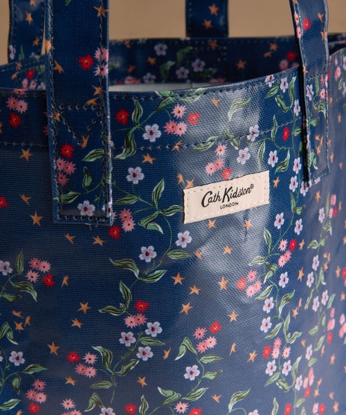 Cath Kidston(キャスキッドソン)の「ラージ ブックバッグTrailing Star Sprigs(トートバッグ・レディース・その他・FREE)」の2枚目の写真