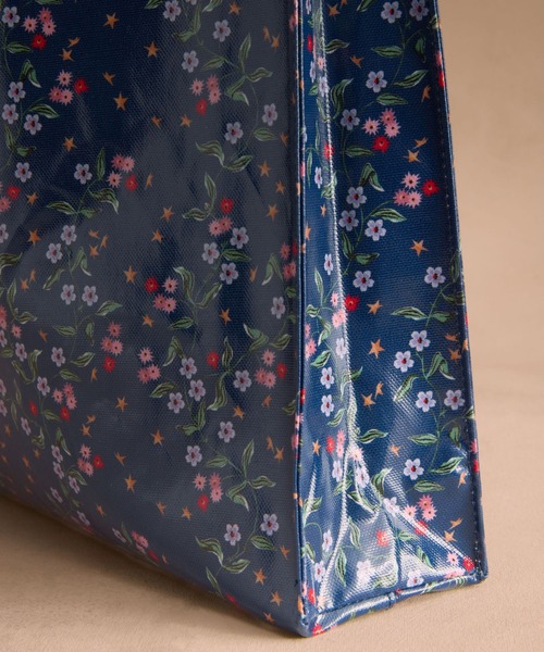 Cath Kidston(キャスキッドソン)の「ラージ ブックバッグTrailing Star Sprigs(トートバッグ・レディース・その他・FREE)」の3枚目の写真
