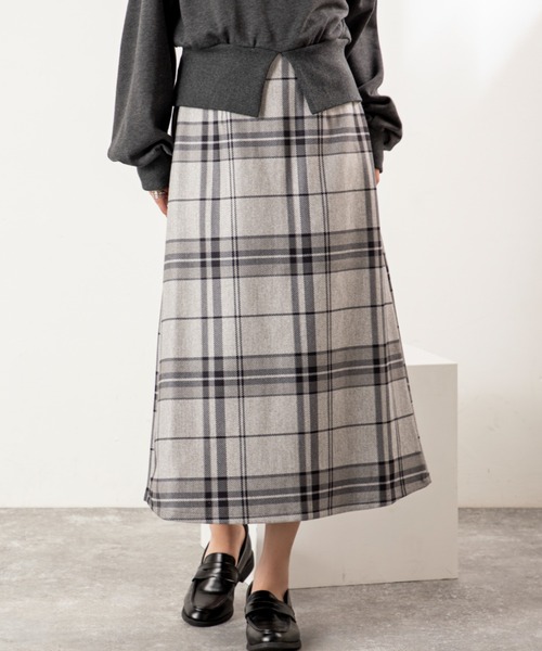 MILLION CARATS(ミリオンカラッツ)の「【起毛×チェックで冬気分満点】品よく華やぐ大人のストレッチスカート! 柔らかな起毛素材があたたかみを添え、脚長に見えるすっきりシルエット。後ろゴム仕様で快適なはき心地、きちんと感と女性らしさを両立した万能アイテム。(スカート・レディース・ピンク/ブラウン/グレー・FREE)」の2枚目の写真