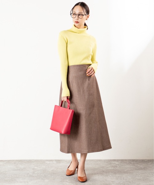 MILLION CARATS(ミリオンカラッツ)の「【起毛×チェックで冬気分満点】品よく華やぐ大人のストレッチスカート! 柔らかな起毛素材があたたかみを添え、脚長に見えるすっきりシルエット。後ろゴム仕様で快適なはき心地、きちんと感と女性らしさを両立した万能アイテム。(スカート・レディース・ピンク/ブラウン/グレー・FREE)」の21枚目の写真