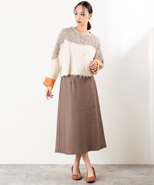 MILLION CARATS(ミリオンカラッツ)の「【起毛×チェックで冬気分満点】品よく華やぐ大人のストレッチスカート! 柔らかな起毛素材があたたかみを添え、脚長に見えるすっきりシルエット。後ろゴム仕様で快適なはき心地、きちんと感と女性らしさを両立した万能アイテム。(スカート・レディース・ピンク/ブラウン/グレー・FREE)」の22枚目の写真
