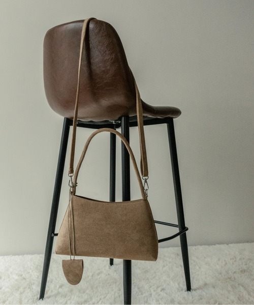 on:nue（オンニュ）の「【on:nue】[2WAY/肩紐付] ワンハンドルスエードショルダーバッグ（ショルダーバッグ・レディース・ベージュ/ブラウン/ブラック・FREE）」の22枚目の写真