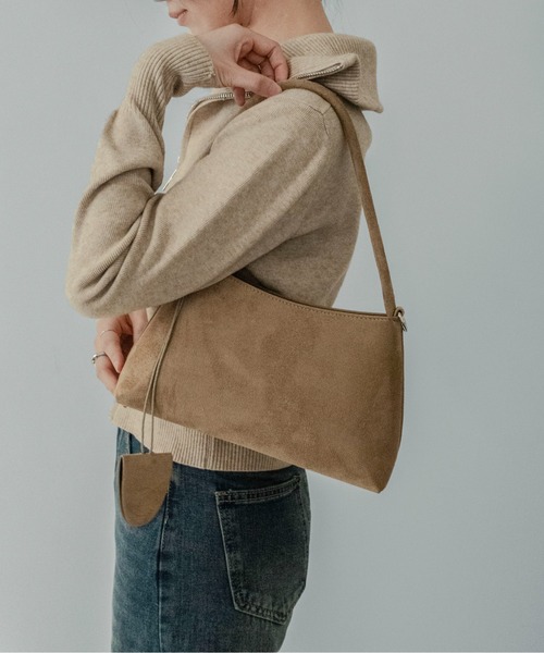 on:nue（オンニュ）の「【on:nue】[2WAY/肩紐付] ワンハンドルスエードショルダーバッグ（ショルダーバッグ・レディース・ベージュ/ブラウン/ブラック・FREE）」の4枚目の写真