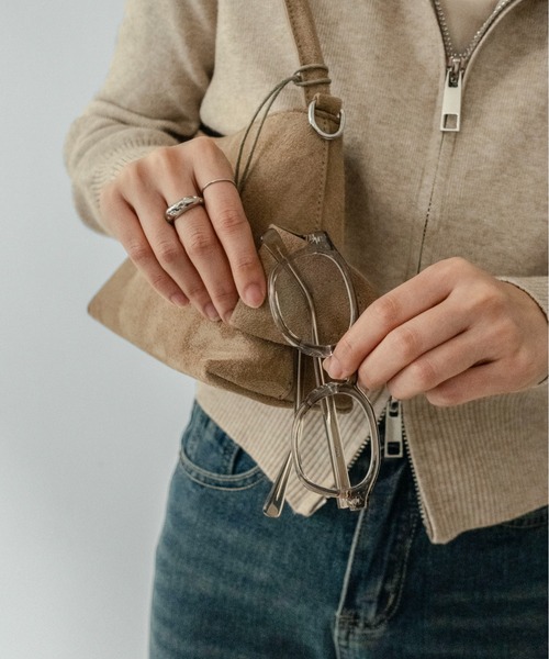 on:nue（オンニュ）の「【on:nue】[2WAY/肩紐付] ワンハンドルスエードショルダーバッグ（ショルダーバッグ・レディース・ベージュ/ブラウン/ブラック・FREE）」の5枚目の写真