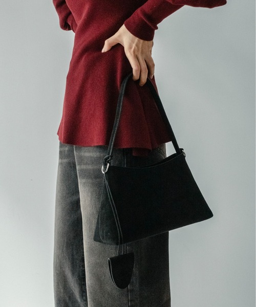 on:nue（オンニュ）の「【on:nue】[2WAY/肩紐付] ワンハンドルスエードショルダーバッグ（ショルダーバッグ・レディース・ベージュ/ブラウン/ブラック・FREE）」の17枚目の写真