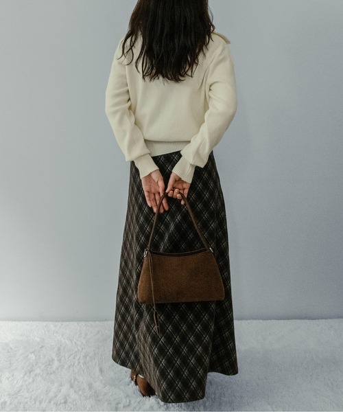 on:nue（オンニュ）の「【on:nue】[2WAY/肩紐付] ワンハンドルスエードショルダーバッグ（ショルダーバッグ・レディース・ベージュ/ブラウン/ブラック・FREE）」の14枚目の写真