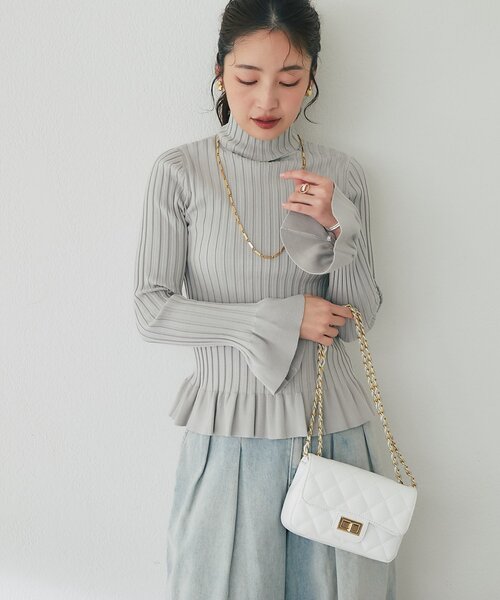 La boutique BonBon（ラブティックボンボン）の「フリルハイネック