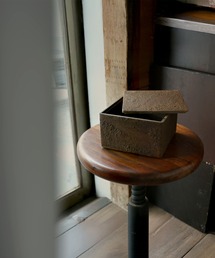 MONIQUE CHARTLAND by GOODY GRAMS（モニークチャートランドバイグッディグラムス）の「MANGO WOOD BOX-RUSTIC SQUARE（収納グッズ）」