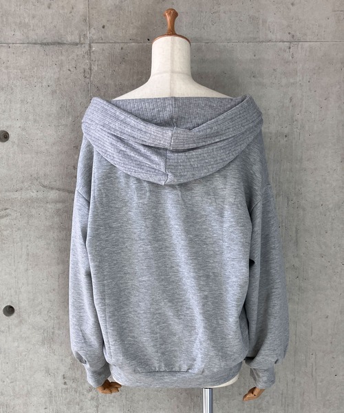meJane（ミージェーン）の「オフショル切替デザイン スウェットパーカートップス（Tシャツ/カットソー・レディース・グレー・FREE）」の7枚目の写真