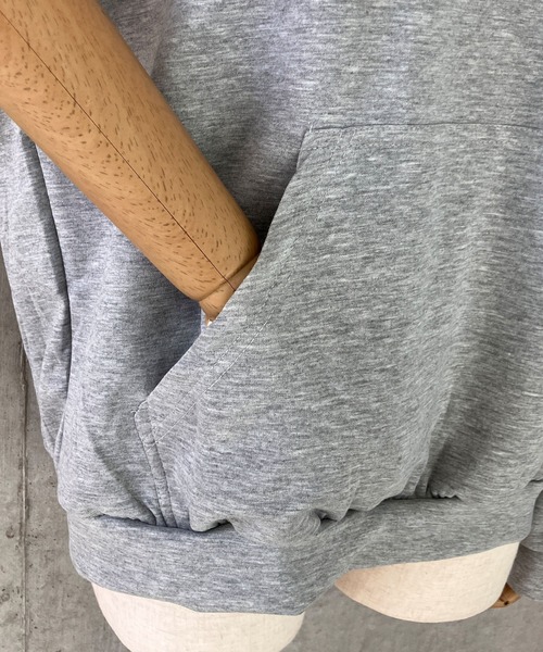 meJane（ミージェーン）の「オフショル切替デザイン スウェットパーカートップス（Tシャツ/カットソー・レディース・グレー・FREE）」の9枚目の写真