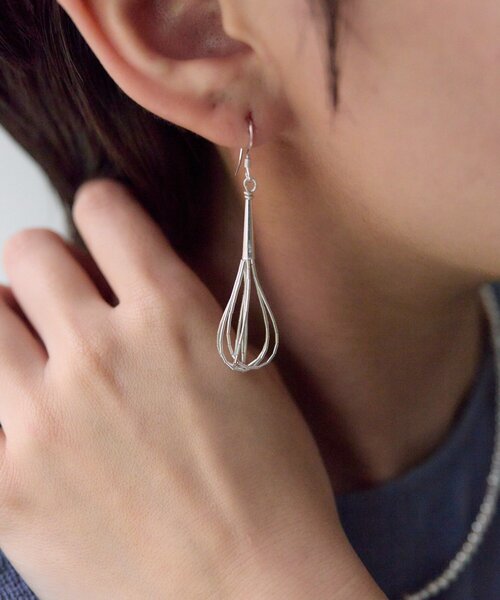 ear PAPILLONNER(イアパピヨネ)の「《スターリングシルバー使用》リキッドシルバー5連フープピアス(ピアス(両耳用)・レディース・シルバー系その他4・FREE)」の1枚目の写真