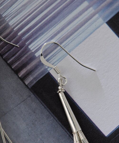 ear PAPILLONNER(イアパピヨネ)の「《スターリングシルバー使用》リキッドシルバー5連フープピアス(ピアス(両耳用)・レディース・シルバー系その他4・FREE)」の4枚目の写真