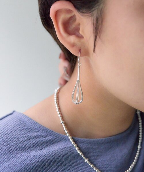 ear PAPILLONNER(イアパピヨネ)の「《スターリングシルバー使用》リキッドシルバー5連フープピアス(ピアス(両耳用)・レディース・シルバー系その他4・FREE)」の5枚目の写真