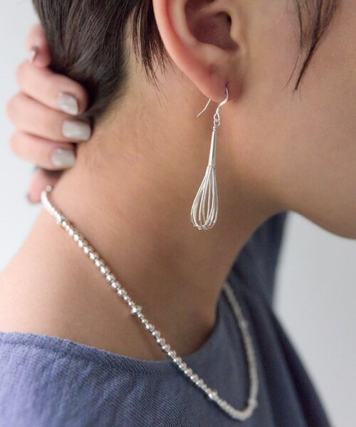 ear PAPILLONNER(イアパピヨネ)の「《スターリングシルバー使用》リキッドシルバー5連フープピアス(ピアス(両耳用)・レディース・シルバー系その他4・FREE)」の7枚目の写真