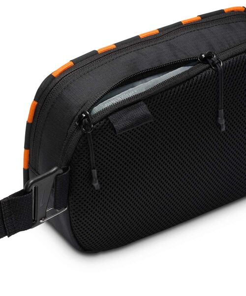 NIKE(ナイキ)の「ナイキ ヘイワード パトロール クロスボディバッグ (4L) / Nike Hayward Patrol Crossbody Bag (4L) HJ8229-010 Black(ボディバッグ/ウエストポーチ・メンズ・ブラック・ONE SIZE)」の3枚目の写真