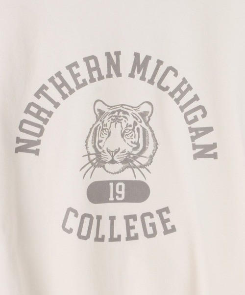 BAYFLOW（ベイフロー）の「[ヴィンテージ感のある風合い]ピグメントロゴロンT（Tシャツ/カットソー・レディース・オフホワイト/レッド/ネイビー/ベージュ/チャコール/ライトブルー・MEDIUM/SMALL）」の22枚目の写真