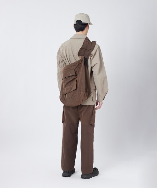 Snow Peak（スノーピーク）の「Snow Peak / Ripstop Wrap Cross Bag リップストップラップクロスバッグ（ショルダーバッグ・メンズ・グレイッシュベージュ/チャコール/ブラウン・ONE SIZE）」の5枚目の写真