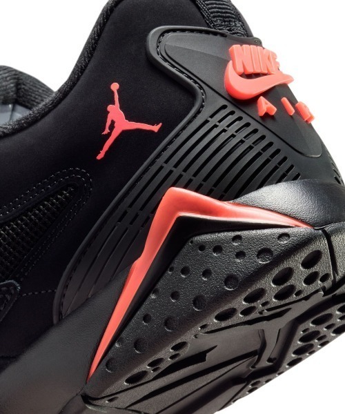 JORDAN BRAND（ジョーダンブランド）の「JORDAN BRAND Air Jordan Mvp 92（ジョーダンブランド エア ジョーダン Mvp 92）（スニーカー・メンズ・ブラック系・25cm/25.5cm/26cm/26.5cm/27cm/27.5cm/28cm/28.5cm/29cm）」の11枚目の写真