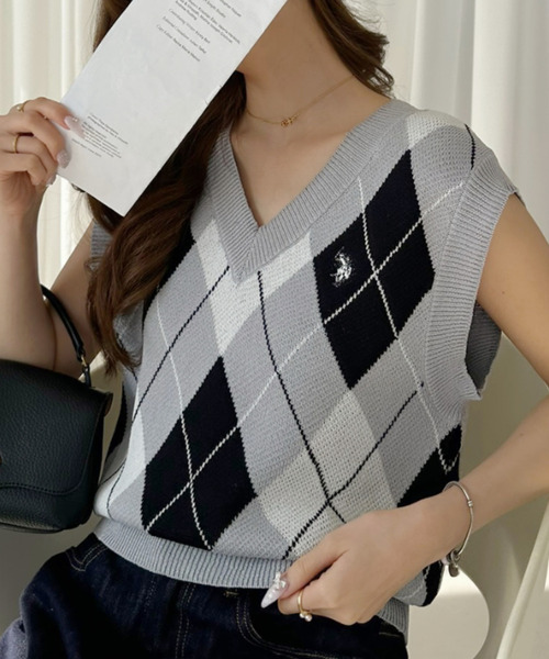 U.S. POLO ASSN.（ユーエスポロアッスン）の「【Ada.別注 U.S. POLO ASSN】アーガイル ニット ベスト（ベスト・レディース・アイボリー/グレー/ネイビー・FREE）」の3枚目の写真