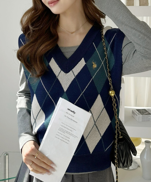 U.S. POLO ASSN.（ユーエスポロアッスン）の「【Ada.別注 U.S. POLO ASSN】アーガイル ニット ベスト（ベスト・レディース・アイボリー/グレー/ネイビー・FREE）」の7枚目の写真