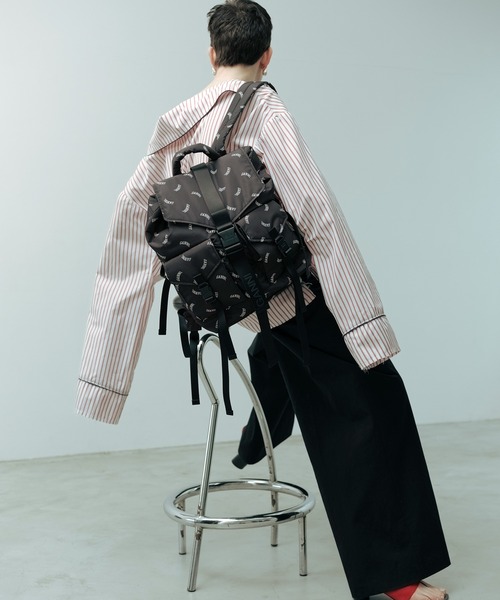 GANNI（ガニー）の「【GANNI for ADAM ET ROPE'】Re-Tech Logo Print Backpack（バックパック/リュック・レディース・ブラック・FREE）」の4枚目の写真