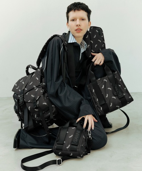 GANNI（ガニー）の「【GANNI for ADAM ET ROPE'】Re-Tech Logo Print Backpack（バックパック/リュック・レディース・ブラック・FREE）」の7枚目の写真