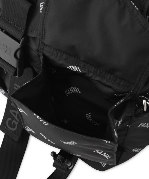 GANNI（ガニー）の「【GANNI for ADAM ET ROPE'】Re-Tech Logo Print Backpack（バックパック/リュック・レディース・ブラック・FREE）」の19枚目の写真