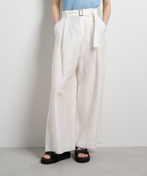 LANVIN en Bleu(ランバンオンブルー)の「ベルト付きリネンワイドタックパンツ(その他パンツ・レディース・オフホワイト/ブラック・38/36)」の2枚目の写真