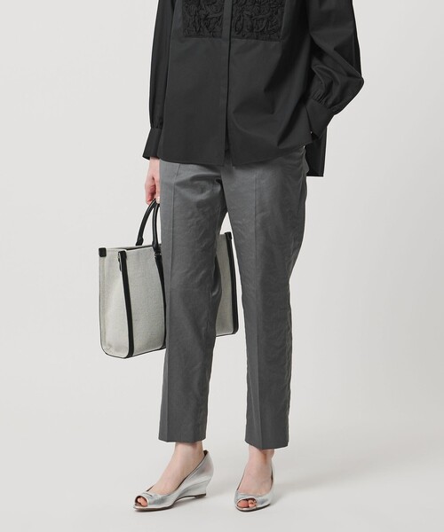 UNITED ARROWS(ユナイテッドアローズ)の「シャイニー スリム パンツ ‐ストレッチ ウォッシャブル‐(スラックス・レディース・ブラック/ライトブルー/ダークグレー/ネイビー/ケリーグリーン・32/34/40/36/38/42)」の11枚目の写真