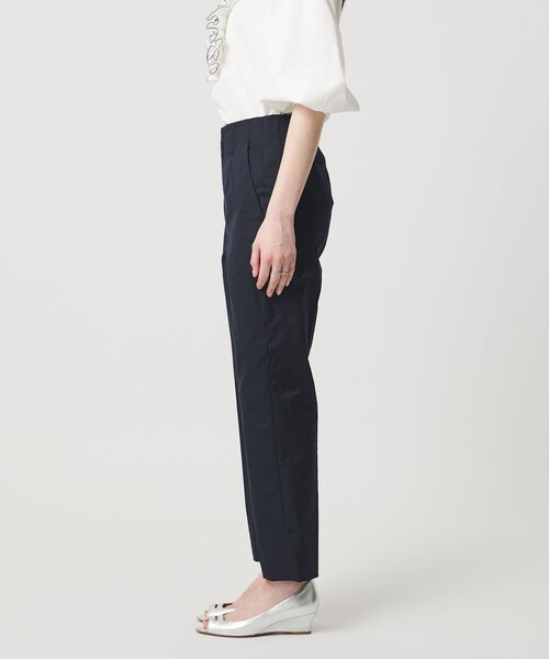 UNITED ARROWS(ユナイテッドアローズ)の「シャイニー スリム パンツ ‐ストレッチ ウォッシャブル‐(スラックス・レディース・ブラック/ライトブルー/ダークグレー/ネイビー/ケリーグリーン・32/34/40/36/38/42)」の21枚目の写真