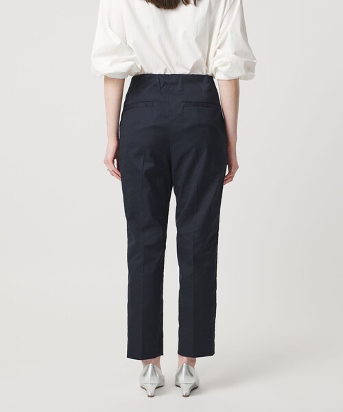 UNITED ARROWS(ユナイテッドアローズ)の「シャイニー スリム パンツ ‐ストレッチ ウォッシャブル‐(スラックス・レディース・ブラック/ライトブルー/ダークグレー/ネイビー/ケリーグリーン・32/34/40/36/38/42)」の22枚目の写真