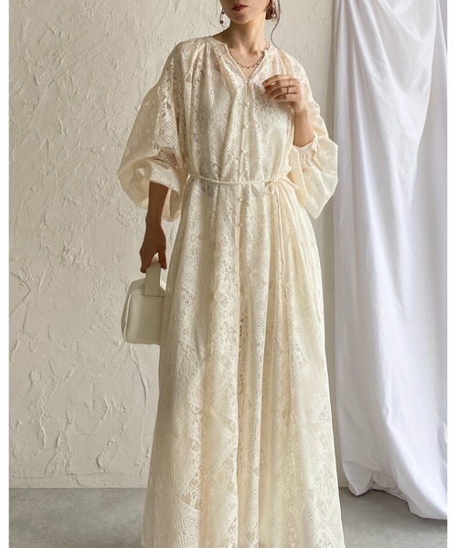 She's Closet(シーズクローゼット)の「クロシェ編み風 ボリュームスリーブ Vネックブロックレースロングワンピース(ワンピース・レディース・ブラック/アイボリー/ベージュ/ホワイト・FREE)」の3枚目の写真