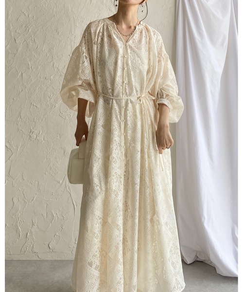 She's Closet(シーズクローゼット)の「クロシェ編み風 ボリュームスリーブ Vネックブロックレースロングワンピース(ワンピース・レディース・ブラック/アイボリー/ベージュ/ホワイト・FREE)」の7枚目の写真