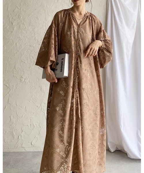 She's Closet(シーズクローゼット)の「クロシェ編み風 ボリュームスリーブ Vネックブロックレースロングワンピース(ワンピース・レディース・ブラック/アイボリー/ベージュ/ホワイト・FREE)」の11枚目の写真