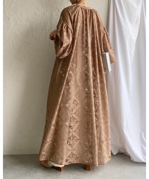 She's Closet(シーズクローゼット)の「クロシェ編み風 ボリュームスリーブ Vネックブロックレースロングワンピース(ワンピース・レディース・ブラック/アイボリー/ベージュ/ホワイト・FREE)」の12枚目の写真