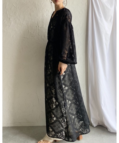 She's Closet(シーズクローゼット)の「クロシェ編み風 ボリュームスリーブ Vネックブロックレースロングワンピース(ワンピース・レディース・ブラック/アイボリー/ベージュ/ホワイト・FREE)」の15枚目の写真