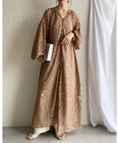 She's Closet(シーズクローゼット)の「クロシェ編み風 ボリュームスリーブ Vネックブロックレースロングワンピース(ワンピース・レディース・ブラック/アイボリー/ベージュ/ホワイト・FREE)」の19枚目の写真