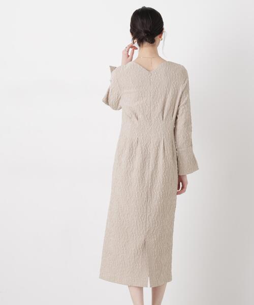 troisiemeCHACO(トロワズィエムチャコ)の「troisieme chaco/別注 PUFFY JACQUARD ワンピース(ワンピース・レディース・ベージュ/ネイビー・38)」の3枚目の写真