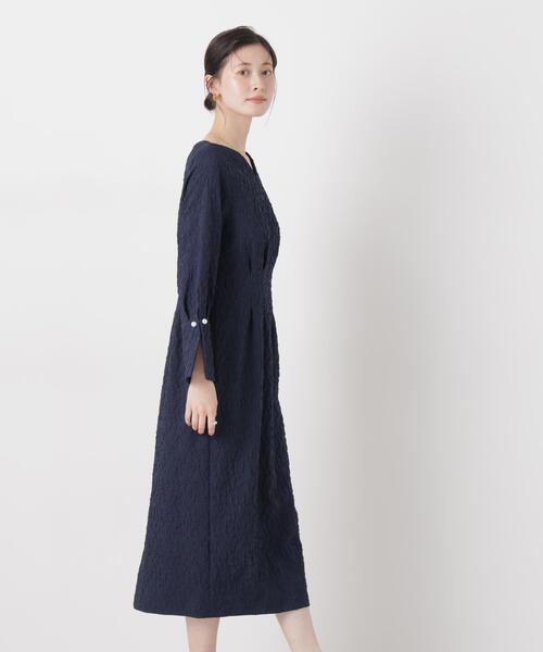 troisiemeCHACO(トロワズィエムチャコ)の「troisieme chaco/別注 PUFFY JACQUARD ワンピース(ワンピース・レディース・ベージュ/ネイビー・38)」の8枚目の写真