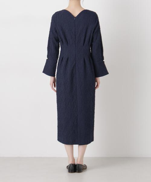 troisiemeCHACO(トロワズィエムチャコ)の「troisieme chaco/別注 PUFFY JACQUARD ワンピース(ワンピース・レディース・ベージュ/ネイビー・38)」の13枚目の写真