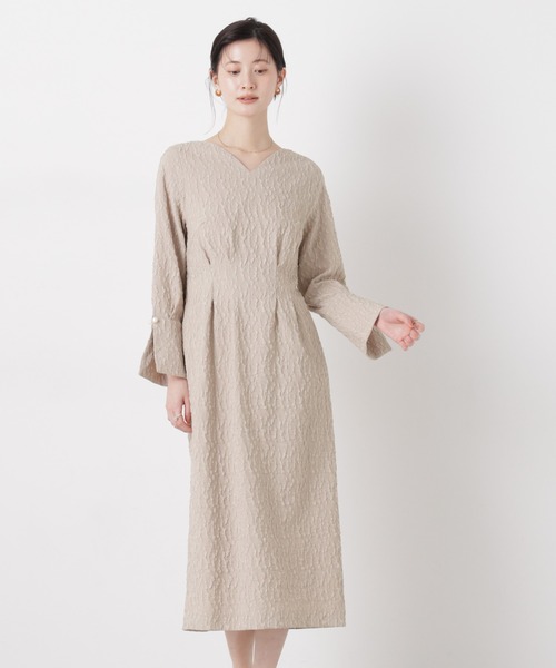 troisiemeCHACO(トロワズィエムチャコ)の「troisieme chaco/別注 PUFFY JACQUARD ワンピース(ワンピース・レディース・ベージュ/ネイビー・38)」の1枚目の写真