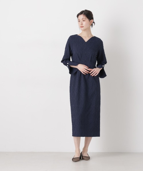 troisiemeCHACO(トロワズィエムチャコ)の「troisieme chaco/別注 PUFFY JACQUARD ワンピース(ワンピース・レディース・ベージュ/ネイビー・38)」の2枚目の写真
