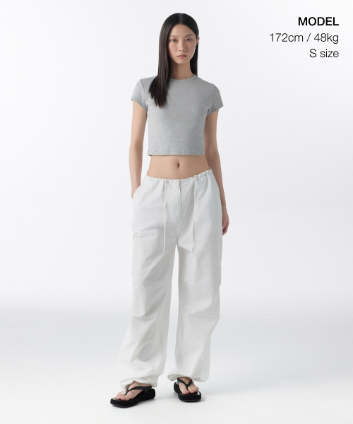 MUSINSA STANDARD WOMAN（ムシンサスタンダードウーマン）の「ウィメンズスリムクロップクルーネックTシャツ[ミディアムグレー]（Tシャツ/カットソー・レディース・その他・LARGE/MEDIUM/X-SMALL/X-LARGE/SMALL）」の2枚目の写真