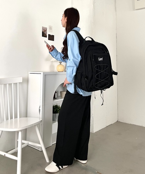 Lee(リー)の「Lee/撥水ポリ/ドローコードリュック/約28L/多ポケット/大容量/通勤・通学/PC収納/ユニセックス(バックパック/リュック・レディース・ブラック×ホワイト・FREE)」の9枚目の写真