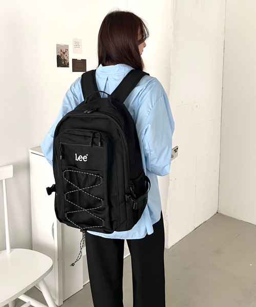 Lee(リー)の「Lee/撥水ポリ/ドローコードリュック/約28L/多ポケット/大容量/通勤・通学/PC収納/ユニセックス(バックパック/リュック・レディース・ブラック×ホワイト・FREE)」の3枚目の写真