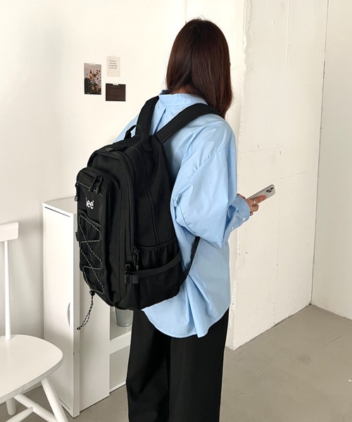 Lee(リー)の「Lee/撥水ポリ/ドローコードリュック/約28L/多ポケット/大容量/通勤・通学/PC収納/ユニセックス(バックパック/リュック・レディース・ブラック×ホワイト・FREE)」の6枚目の写真