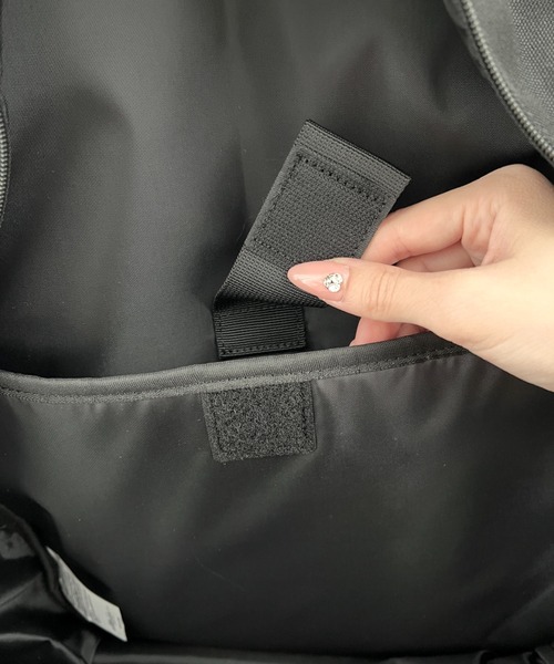 Lee(リー)の「Lee/撥水ポリ/ドローコードリュック/約28L/多ポケット/大容量/通勤・通学/PC収納/ユニセックス(バックパック/リュック・レディース・ブラック×ホワイト・FREE)」の22枚目の写真