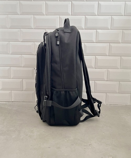 Lee(リー)の「Lee/撥水ポリ/ドローコードリュック/約28L/多ポケット/大容量/通勤・通学/PC収納/ユニセックス(バックパック/リュック・レディース・ブラック×ホワイト・FREE)」の14枚目の写真